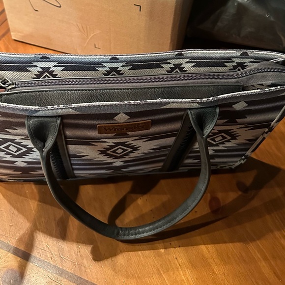 Wrangler women’s tote PRICE DROP large tribal leather - Picture 9 of 11